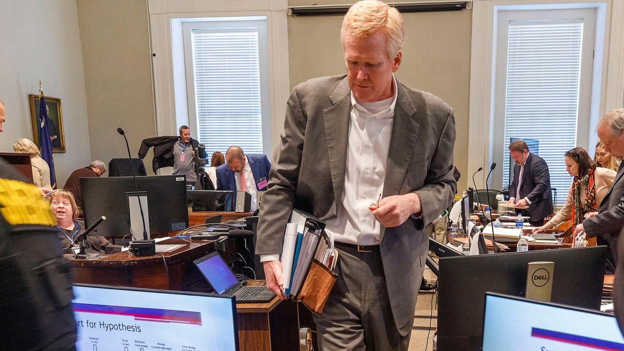 Alex Murdaugh leaves the courtroom during the lunch break on Monday.