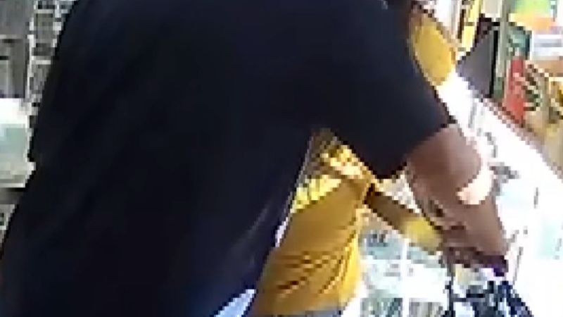 Surveillance video captures store clerk’s interaction with knife-wielding suspect | CNN