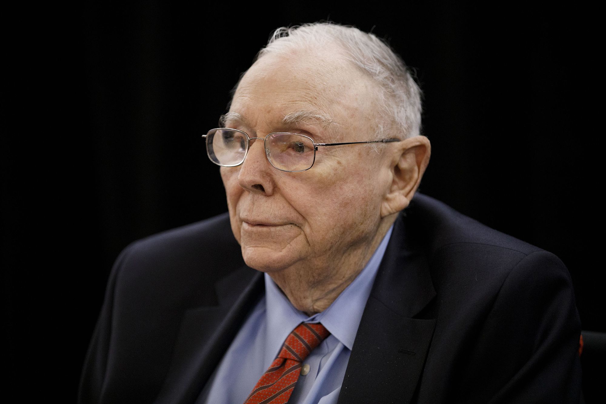 Charlie Munger still likes big banks and hates crypto | CNN Business