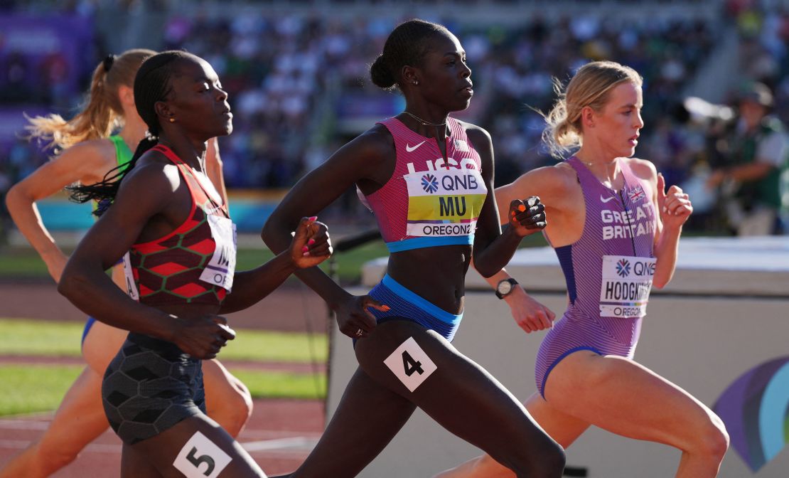 Mu and Hodgkinson lead the women's 800m final at the world championships. 