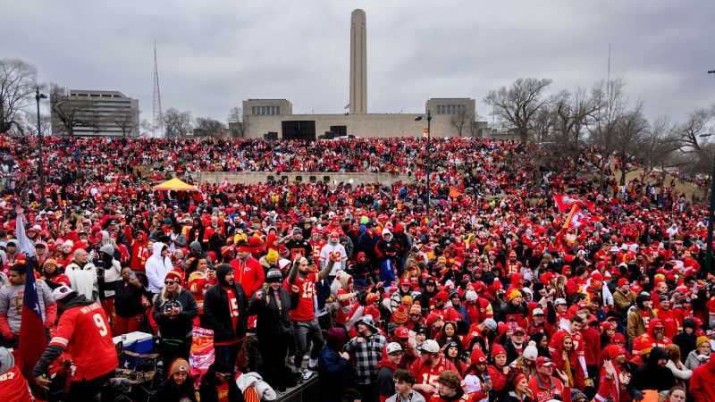 Wild celebrations get underway as Kansas City Chiefs take to the streets for Super Bowl parade | CNN
