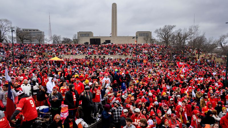 NextImg:Wild celebrations get underway as Kansas City Chiefs take to the streets for Super Bowl parade | CNN