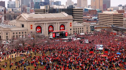 230215141325 03 Kansas City Chiefs Parade 0215 ?c=16x9&q=h 270,w 480,c Fill