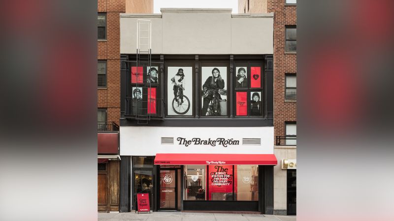 NextImg:Chick-fil-A opens NYC 'break room' for delivery workers | CNN Business
