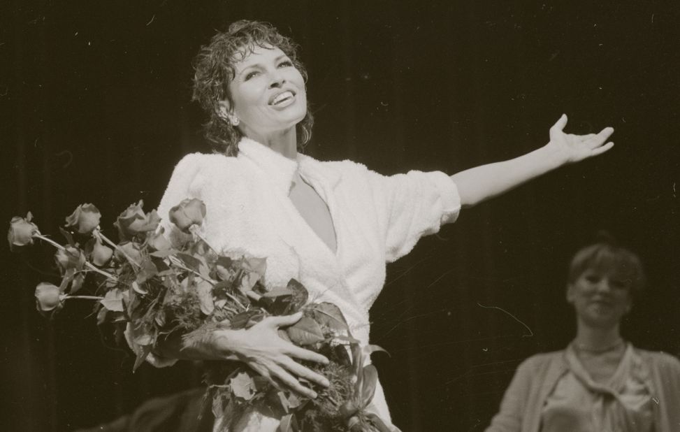 Welch takes a bow after returning to Broadway in 1982.
