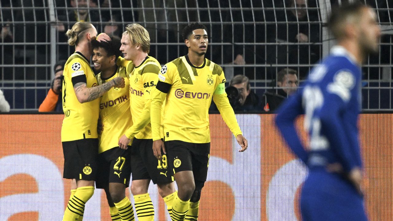 Adeyemi celebrates his goal against Chelsea with his Dortmund teammates. 