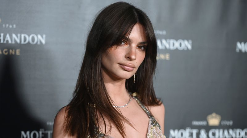 Emily Ratajkowski Teaches Us How To Say Her Name Cnn