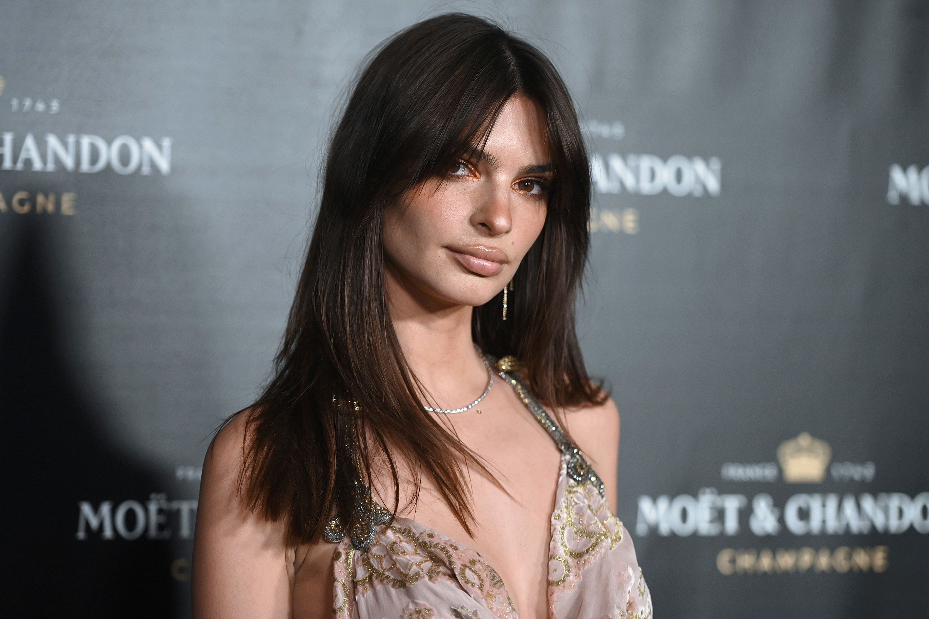 Emily Ratajkowski teaches us how to say her name | CNN Emily Ratajkowski teaches us how to say her name | CNN