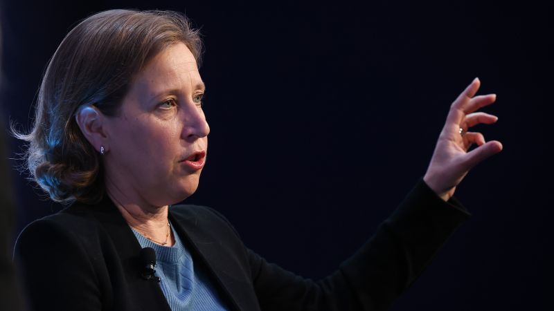 NextImg:YouTube CEO is stepping down after nearly a decade in role | CNN Business