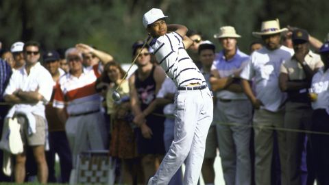 Woods in action at Riviera Country Club in 1992.
