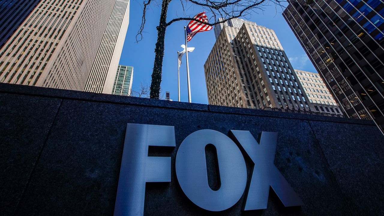 Fox News stars and executives privately trashed Trump’s election fraud claims, court document reveals (cnn.com)