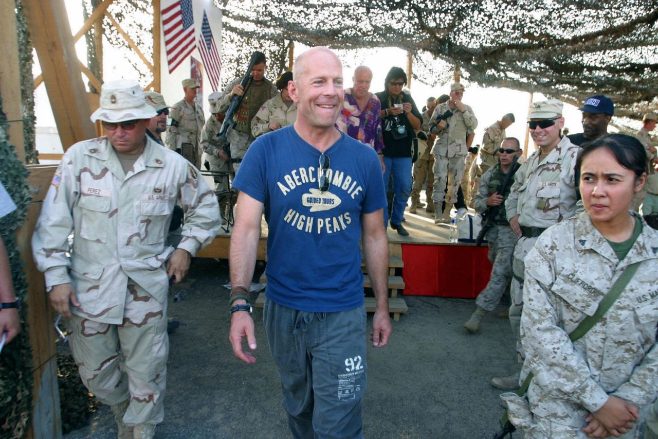 Willis visits US troops in Kuwait in 2003.