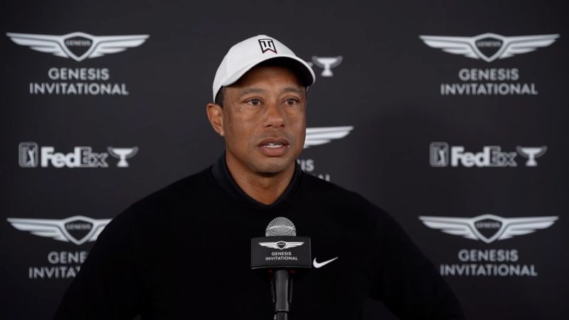 Watch: Tiger Woods apologizes for handing Justin Thomas tampon | CNN