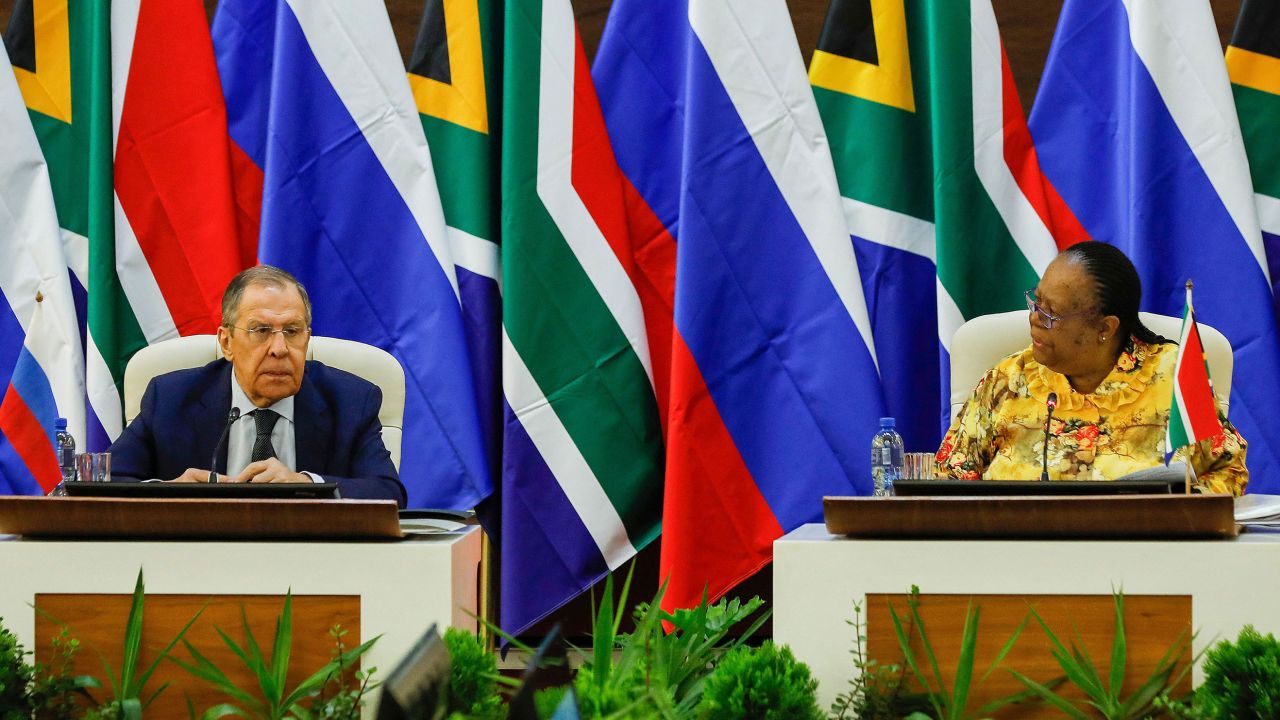 Russian Foreign Minister Sergei Lavrov (left) and South African counterpart Naledi Pandor meeti in Pretoria on January 23, 2023.