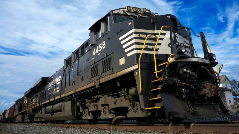 NextImg:Norfolk Southern CEO meets with East Palestine residents after promising to 'help make things right' | CNN
