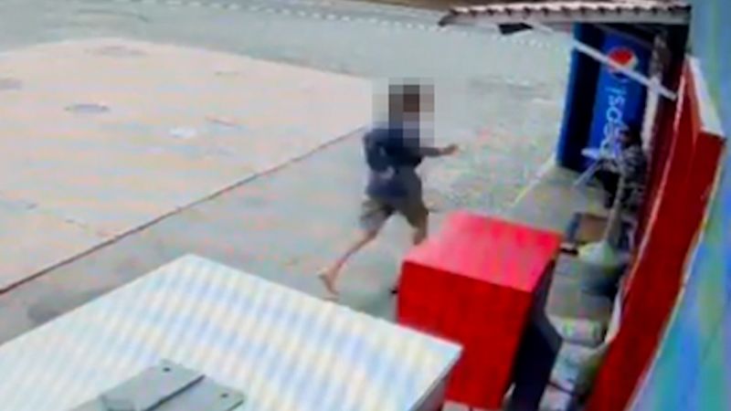 NextImg:See the moment a woman escaped from her alleged kidnapper | CNN