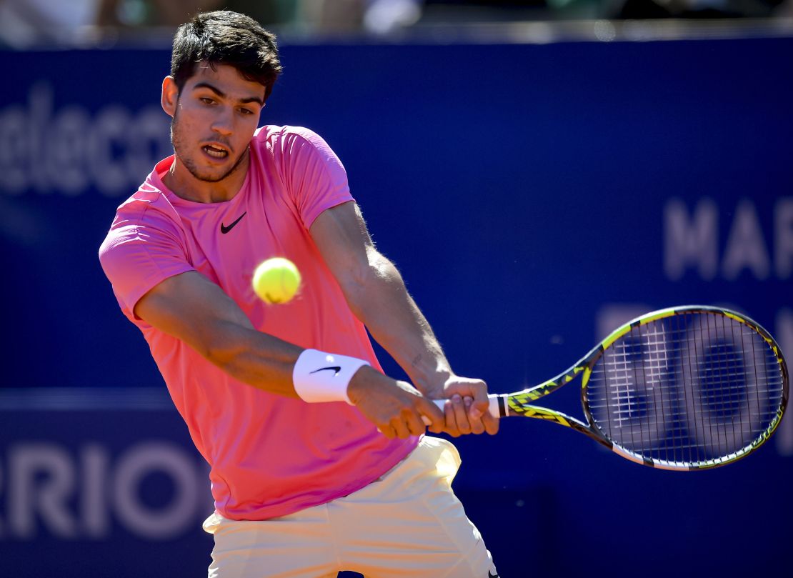 Alcaraz plays a backhand against Norrie in the Argentina Open final. 