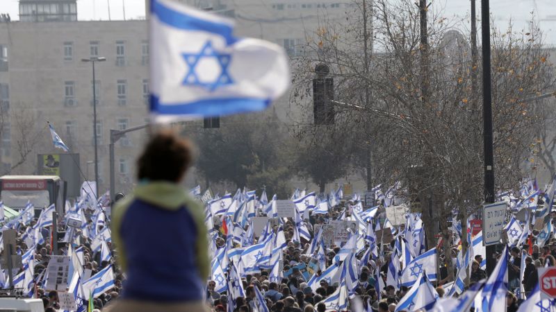 Protests across Israel as Netanyahu’s government introduces bill to weaken courts | CNN