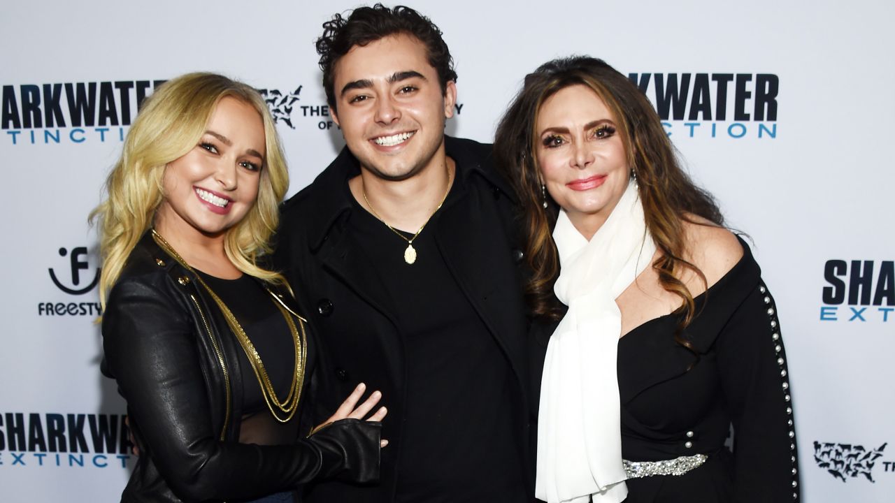 (From left) Hayden Panettiere, Jansen Panettiere and their mother Lesley Vogel in Hollywood in 2019.