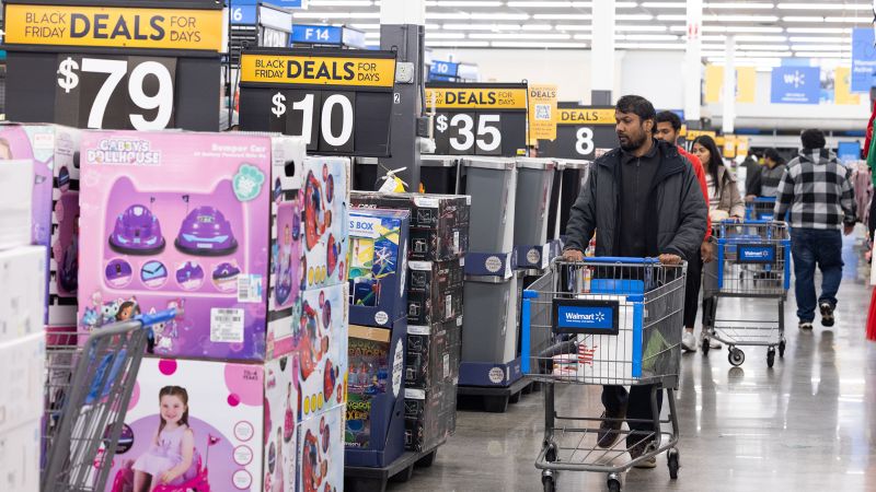 NextImg:Walmart warns of a slowdown this year as inflation takes its toll | CNN Business