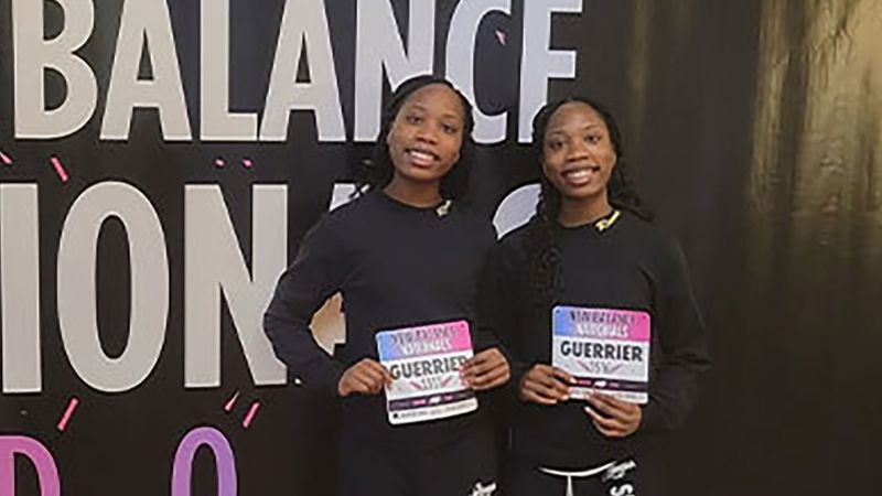 NextImg:These twin sisters have been named valedictorian and salutatorian of their high school | CNN