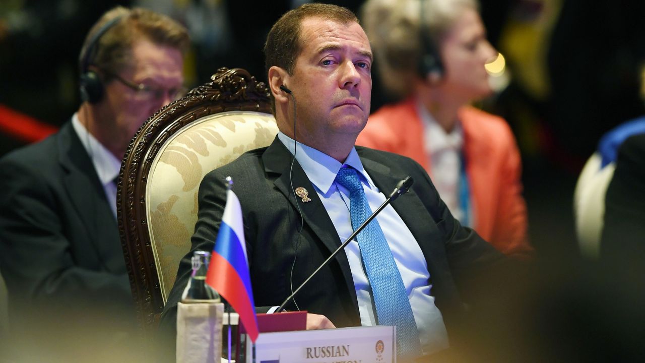 El ex presidente y actual presidente del Consejo de Seguridad, Dmitry Medvedev, también pidió sanciones draconianas por disentir. 