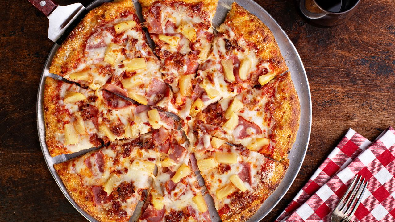 Peliknya, pizza Hawaii dicipta di Kanada.