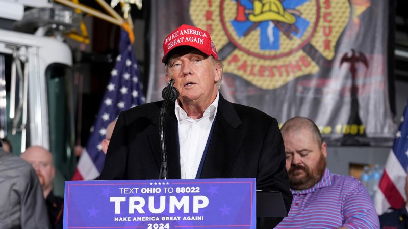 NextImg:Trump visits Ohio train derailment site in effort to highlight Biden's absence | CNN Politics