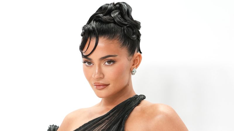 NextImg:Kylie Jenner offers insight to fellow moms on life after welcoming a new baby | CNN