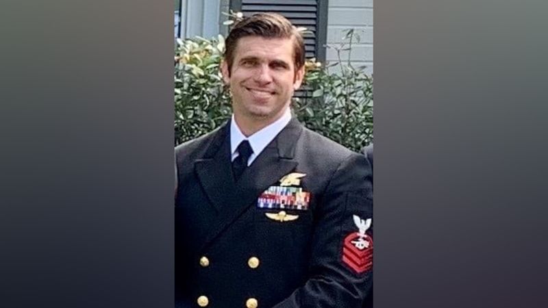 NextImg:Navy SEAL dies in free-fall parachute training accident | CNN Politics