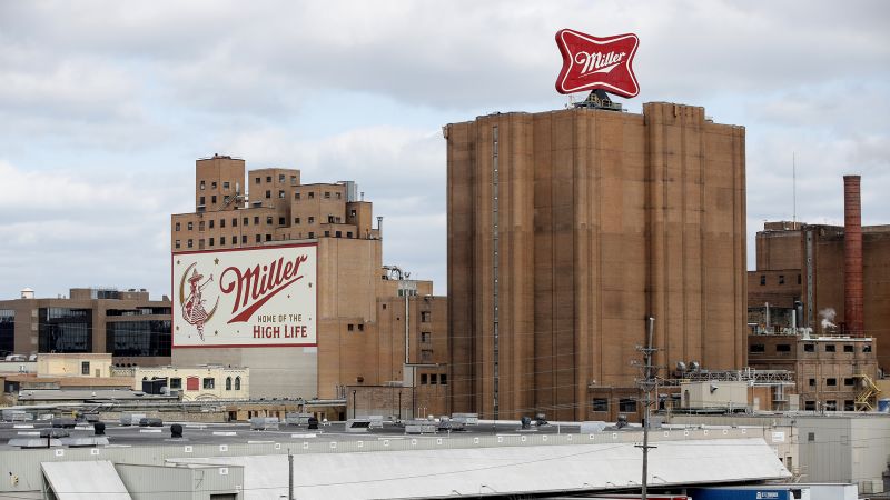 NextImg:Molson Coors must stop saying rival beers taste like water, regulator says | CNN Business