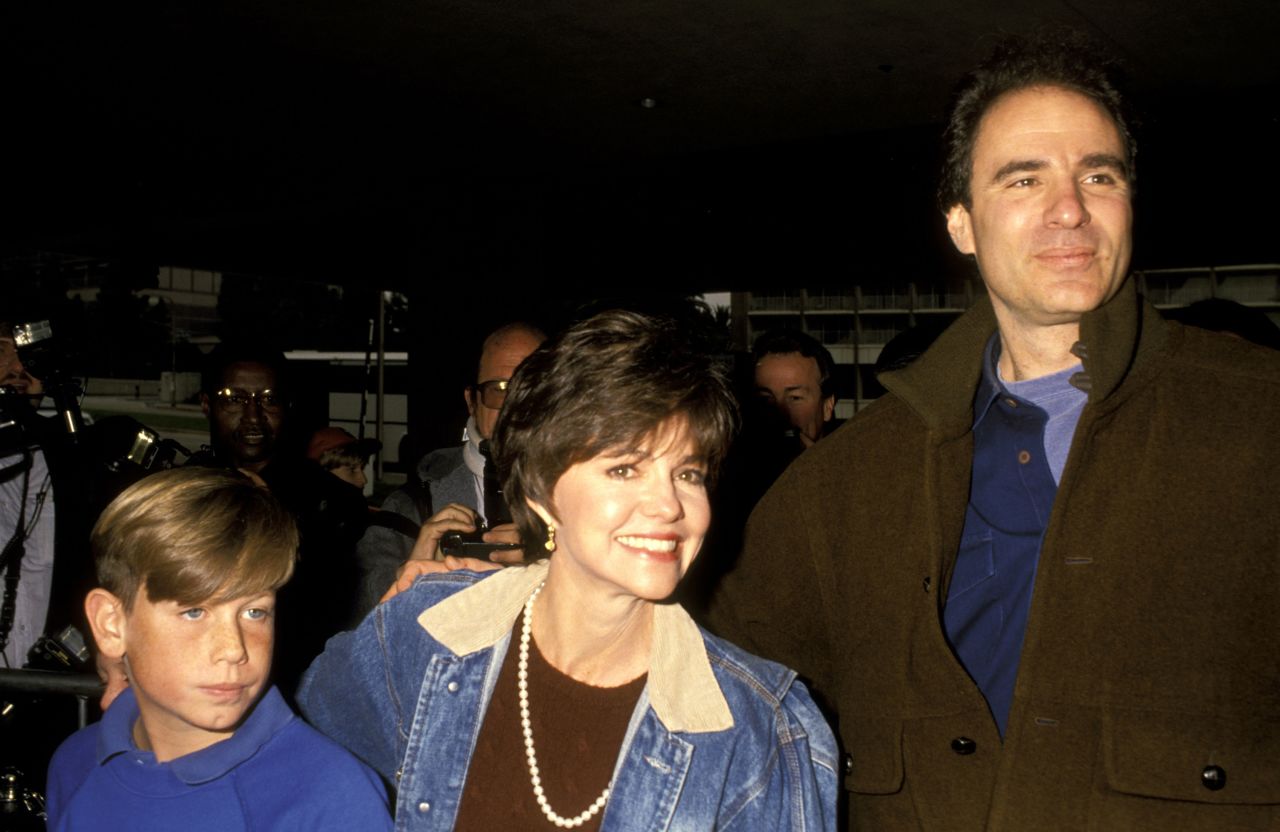 Field married Alan Greisman in 1984, and the couple had one son together, Sam. They divorced in 1994.