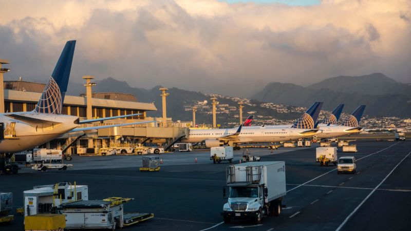 NextImg:Pilot in Honolulu runway close call 'lost situational awareness,' NTSB report says | CNN