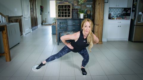 In a side lunge, focus on the supporting leg that is stabilizing your movements and keep your chest up.