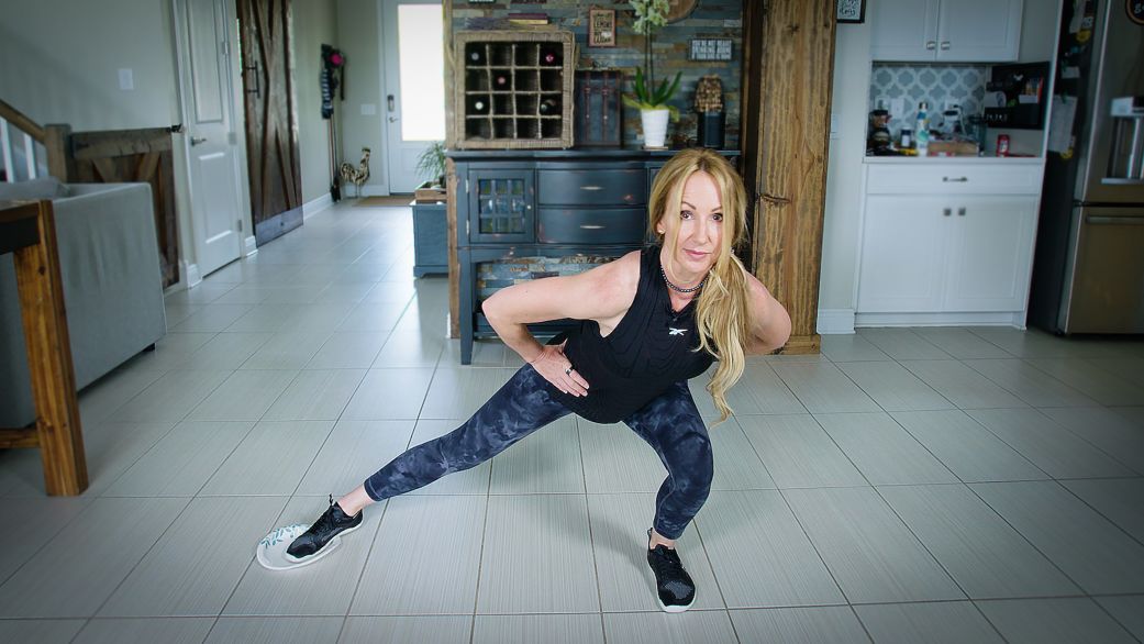 01 paper plate workout lateral lunge