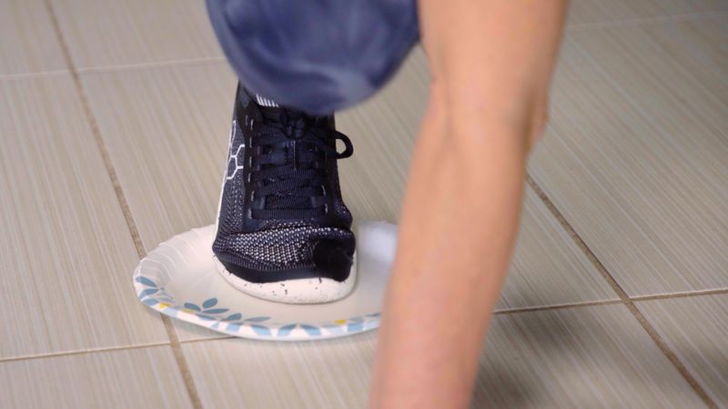 Strengthen your core with exercises you can do at home using only a paper plate | CNN