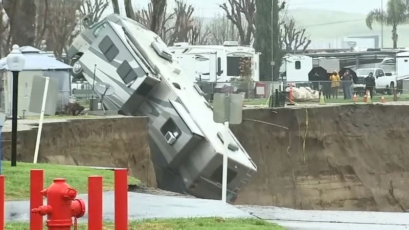Video: See moment RV sinks into California river amid heavy rain | CNN