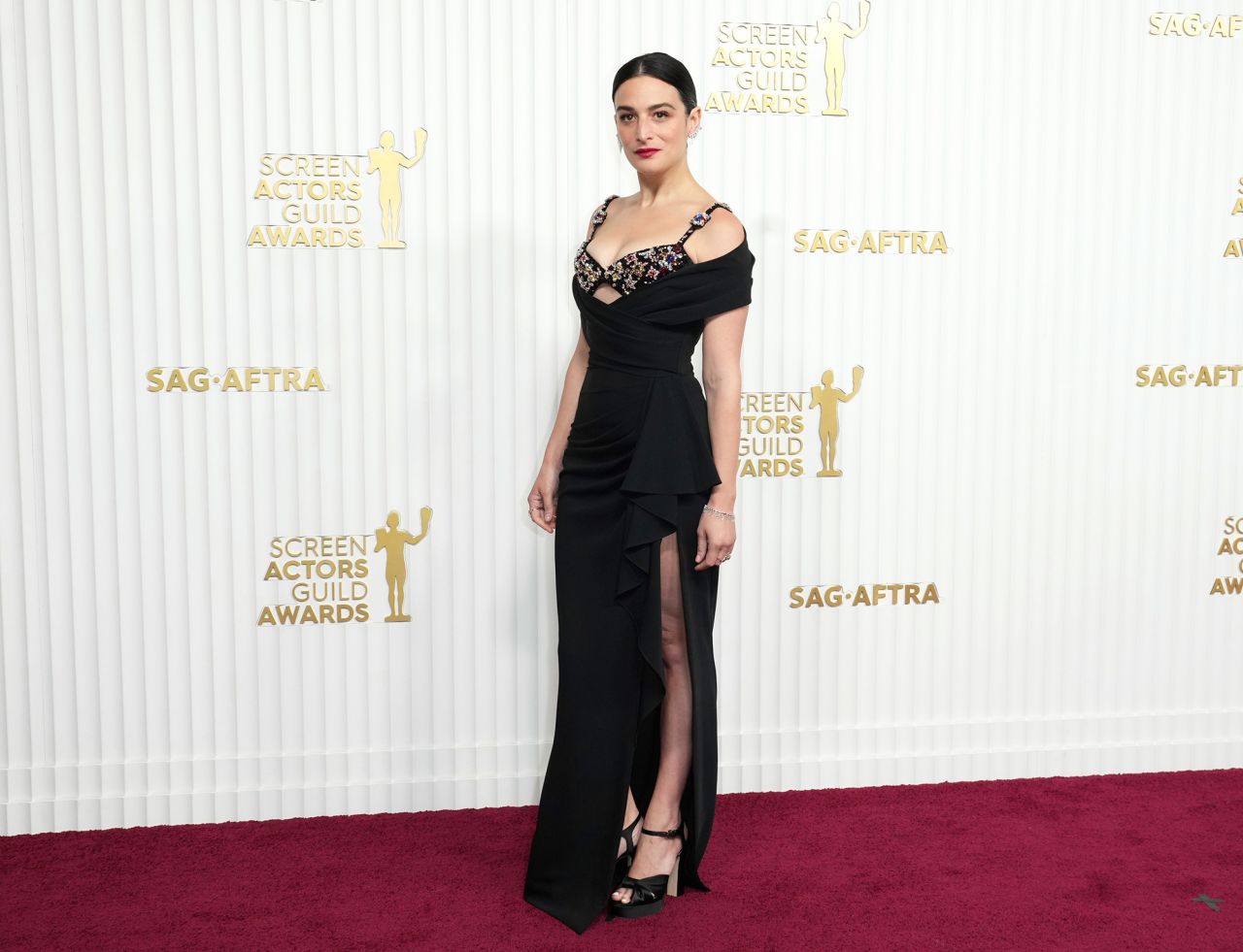 Jenny Slate in a daring look by Lebanese designer Zuhair Murad and Graziela jewelry.