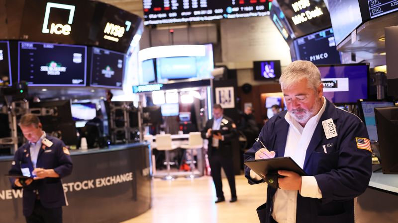 NextImg:Markets fall as bank stocks take a beating | CNN Business