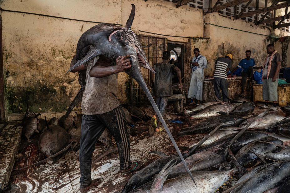 Photographer Tariq Zaidi was recognized for his series on the bustling Hamar Weyne fish market in Somalia's capital, Mogadishu.