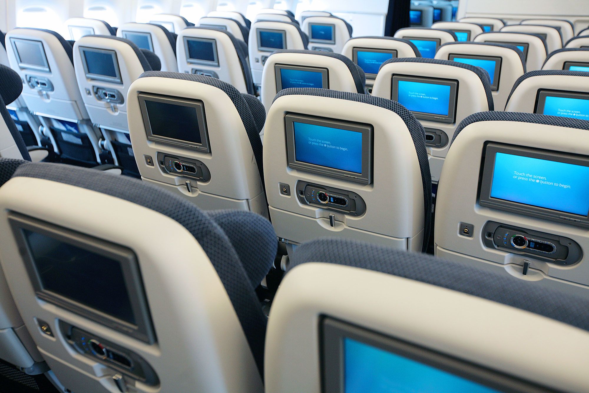 How to Survive a LONG HAUL FLIGHT from a Frequent Flyer 