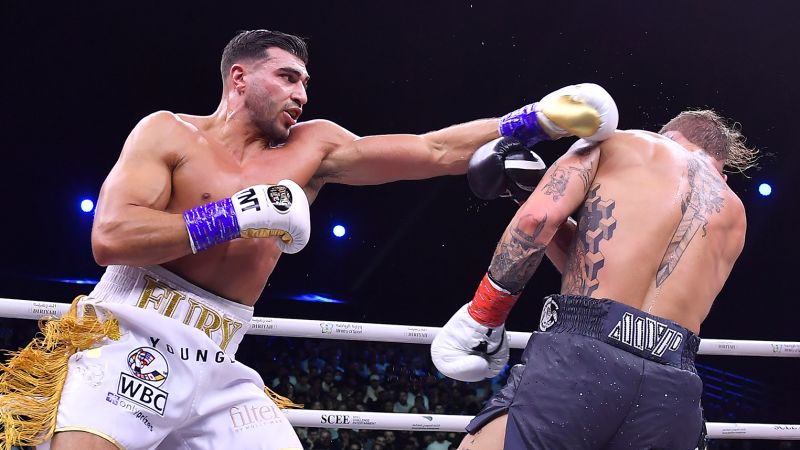 Tommy Fury defeats social media influencer Jake Paul by split decision