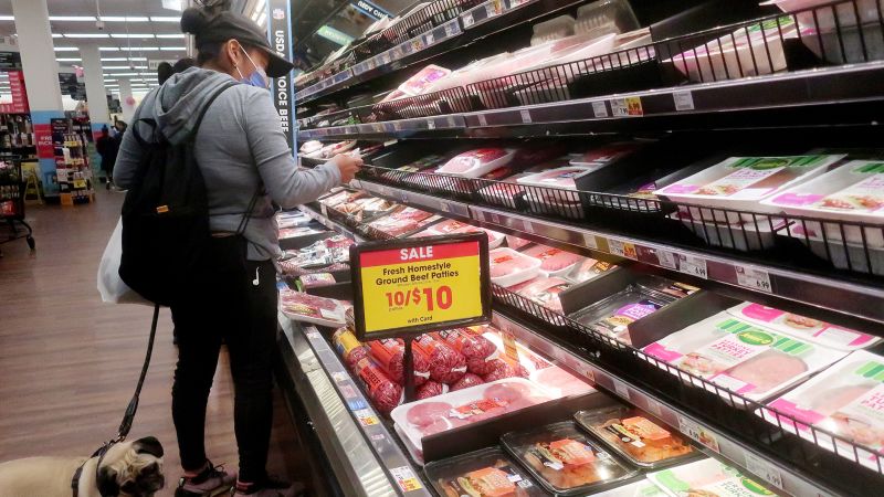 NextImg:Consumer confidence slumped in February amid recession concerns | CNN Business