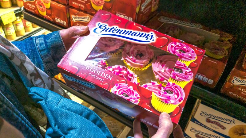 NextImg:Entenmann's is bringing back its see-through packaging | CNN Business