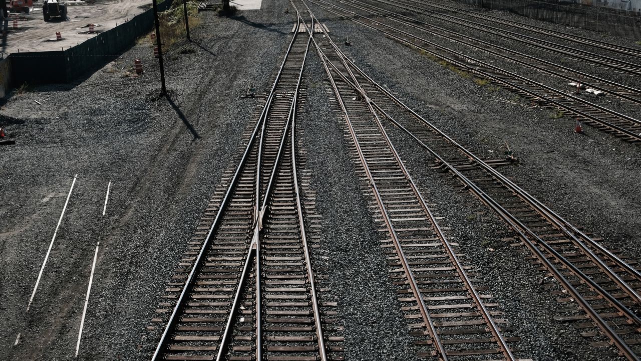 Feds pressure railroads to review detectors that might have prevented
