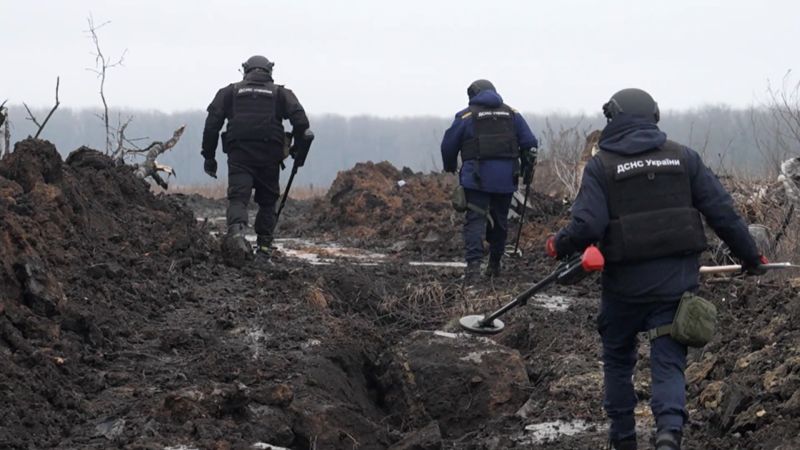 NextImg:Video: See how Ukrainian team works to defuse mines left by Russians | CNN