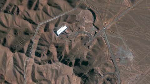 INSTALACIÓN DE FORDOW, IRÁN - 30 de enero de 2013: Esta es una imagen satelital de la instalación de Fordow en Irán.  (Foto DigitalGlobe vía Getty Images)