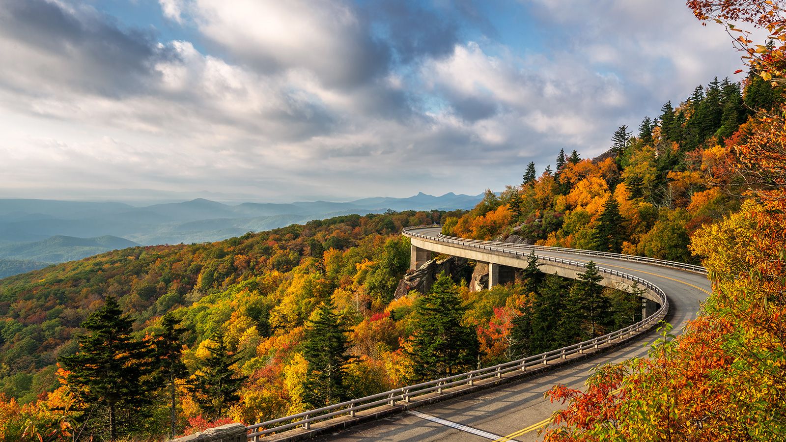 Hiking - Blue Ridge Parkway (U.S. National Park Service)