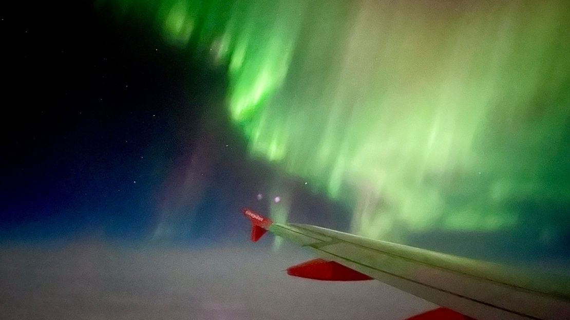 The pilot of Monday's easyJet flight 1806 from Reykjavik to Manchester treated his passengers to an amazing spectacle.  