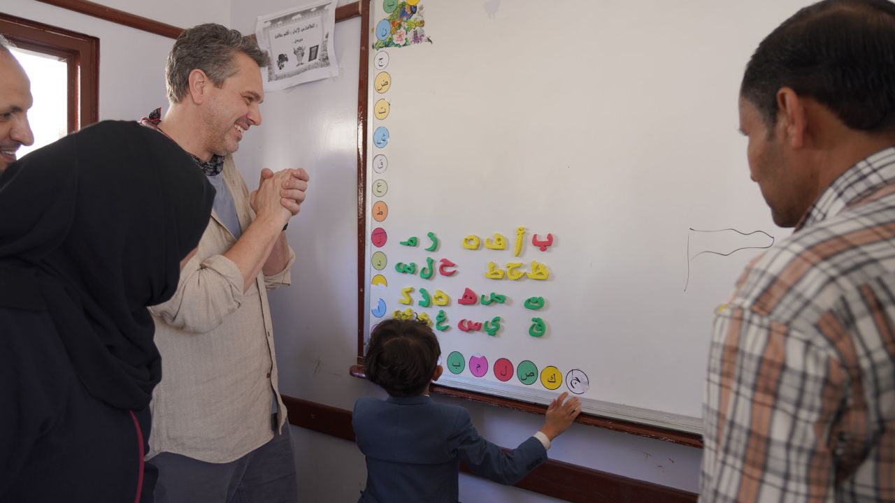 A student at a school in Hajjah, Yemen, run by War Child Canada/USA, teaches Thomas Sadoski Arabic.